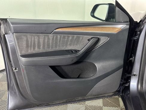 Used 2023 Tesla Model Y Long Range image 10