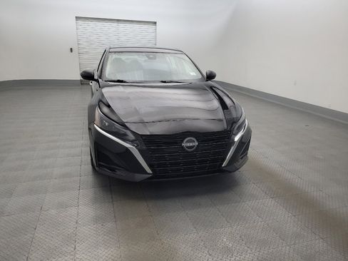 Used 2025 Nissan Altima 2.5 SV FWD image 14