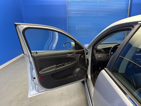 Used 2013 Chevrolet Impala LTZ FWD image 9