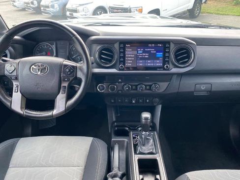 Used 2020 Toyota Tacoma TRD Sport w/ Technology Package image 14