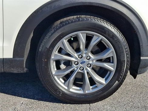 Certified 2022 Ford Explorer XLT w/ Equipment Group 202A image 8