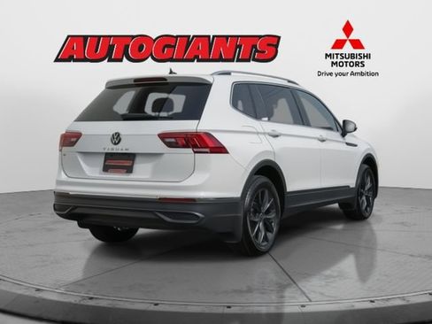 Used 2024 Volkswagen Tiguan SE image 4