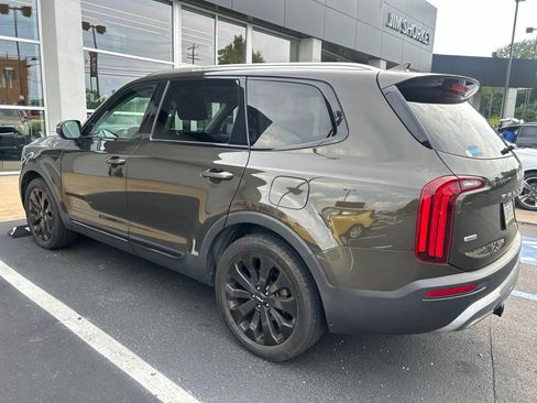 Certified 2022 Kia Telluride EX w/ EX Premium Package AWD/4WD image 4