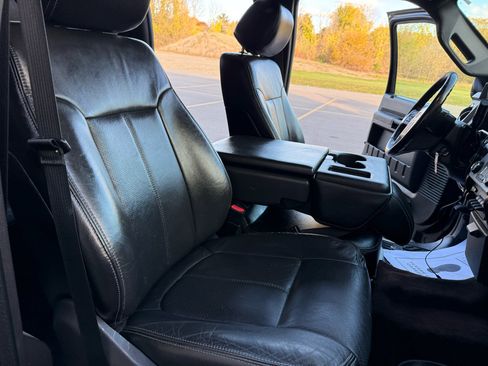 Used 2013 Ford F450 Lariat w/ Lariat Interior Pkg image 33