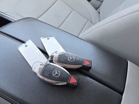 Used 2015 Mercedes-Benz GL 320 BlueTEC 4MATIC w/ Premium I Package image 38