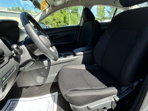 Used 2025 Nissan Sentra S FWD image 13
