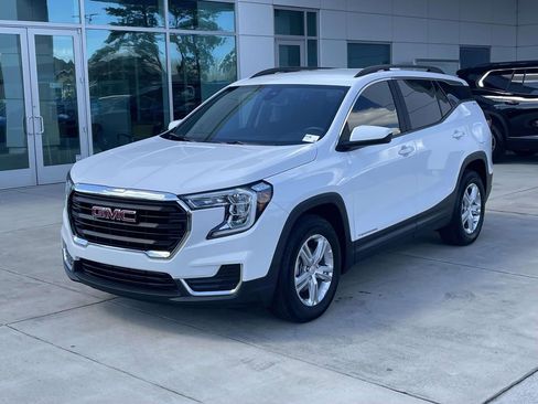 Used 2022 GMC Terrain SLE w/ Driver Convenience Package image 1