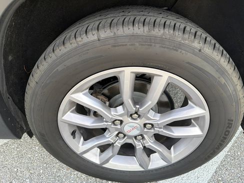 Used 2022 GMC Terrain SLT w/ Tech Package FWD image 10