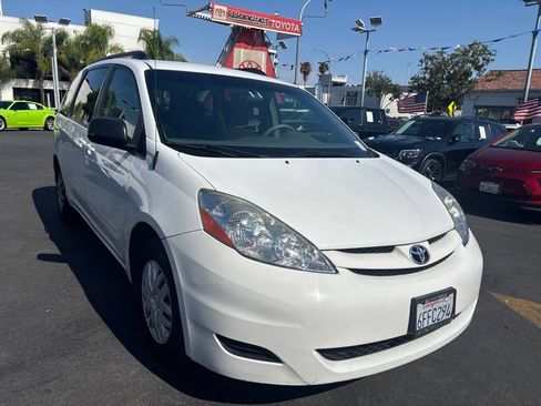 Used 2008 Toyota Sienna LE FWD image 2