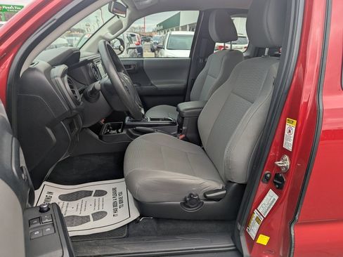 Used 2016 Toyota Tacoma SR image 10