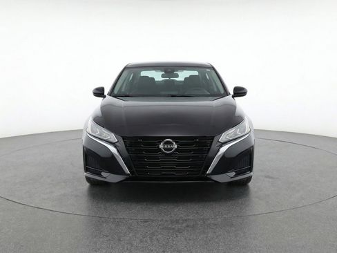 Used 2025 Nissan Altima 2.5 SV FWD image 2