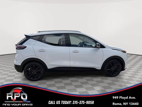 Used 2023 Chevrolet Bolt EUV LT w/ Comfort Package FWD image 5
