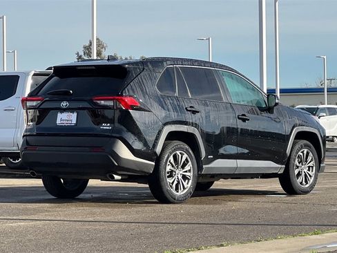 Certified 2022 Toyota RAV4 XLE Premium image 5