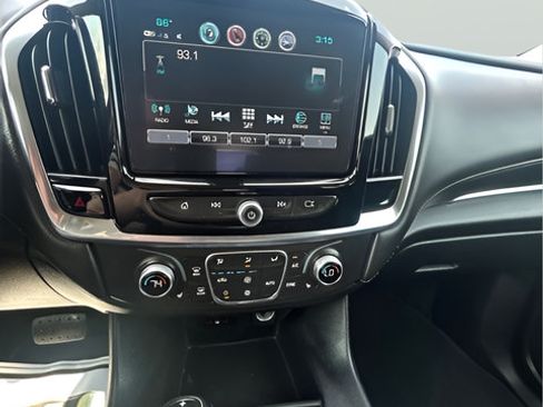 Used 2019 Chevrolet Traverse LT w/ LPO, 'HIT The Road' Package AWD/4WD image 22