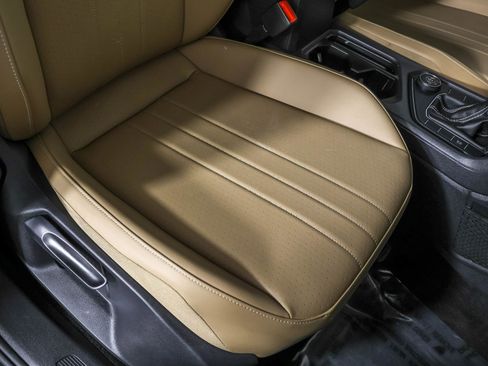 Used 2023 Volkswagen Tiguan SE image 46