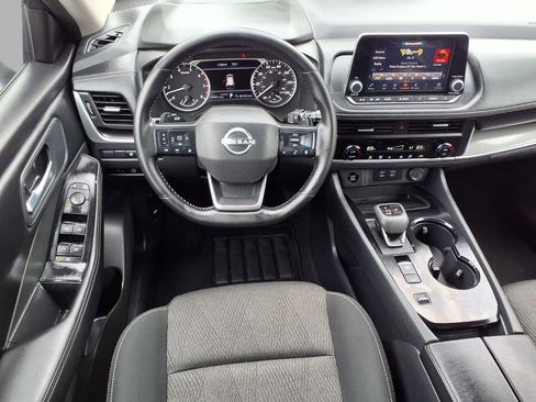 Used 2025 Nissan Rogue SV FWD image 4