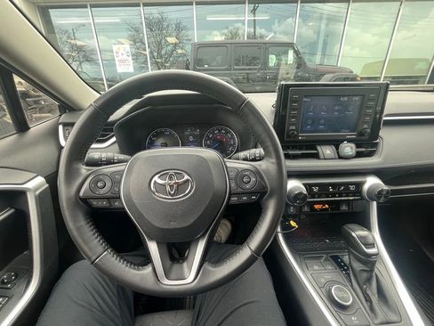 Used 2021 Toyota RAV4 XLE w/ Convenience Package image 8