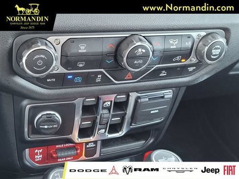 Used 2024 Jeep Wrangler Unlimited AWD/4WD image 11