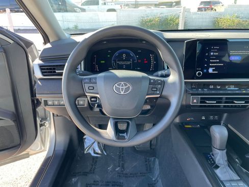 Used 2025 Toyota Camry LE image 27