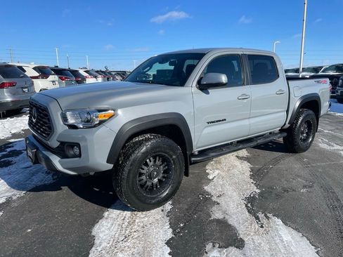 Used 2020 Toyota Tacoma TRD Off-Road image 5