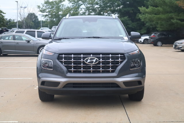 Used 2025 Hyundai Venue SEL FWD image 4