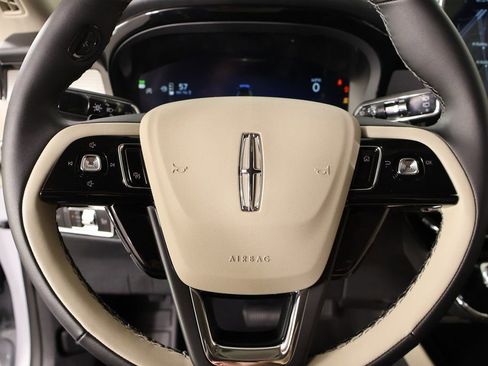 New 2026 Lincoln Corsair Premiere image 3