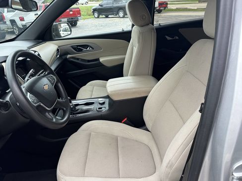 Used 2022 Chevrolet Traverse LS FWD image 11