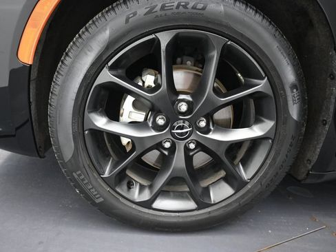 Used 2025 Chrysler Pacifica Limited FWD image 28