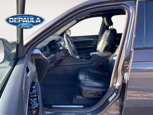 Used 2023 Jeep Grand Cherokee Overland image 11