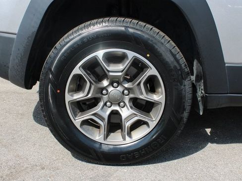 Used 2020 Jeep Cherokee Trailhawk w/ Cold Weather Group image 42