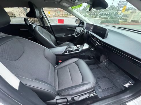 Used 2024 Kia EV6 Light RWD image 12