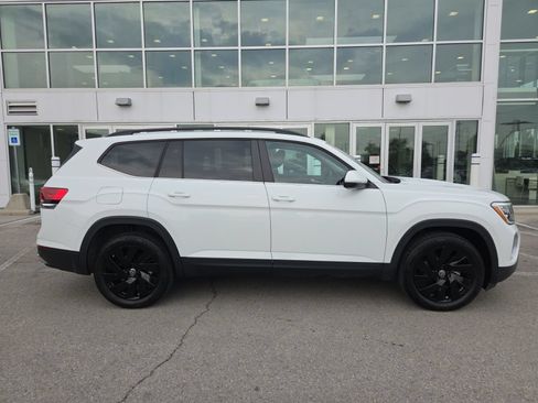 Used 2024 Volkswagen Atlas SE w/ Panoramic Sunroof Package AWD/4WD image 4
