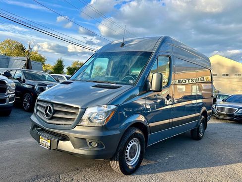 Used 2018 Mercedes-Benz Sprinter 2500 image 4