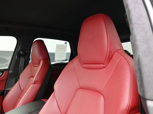 Certified 2022 Porsche Cayenne Turbo image 17