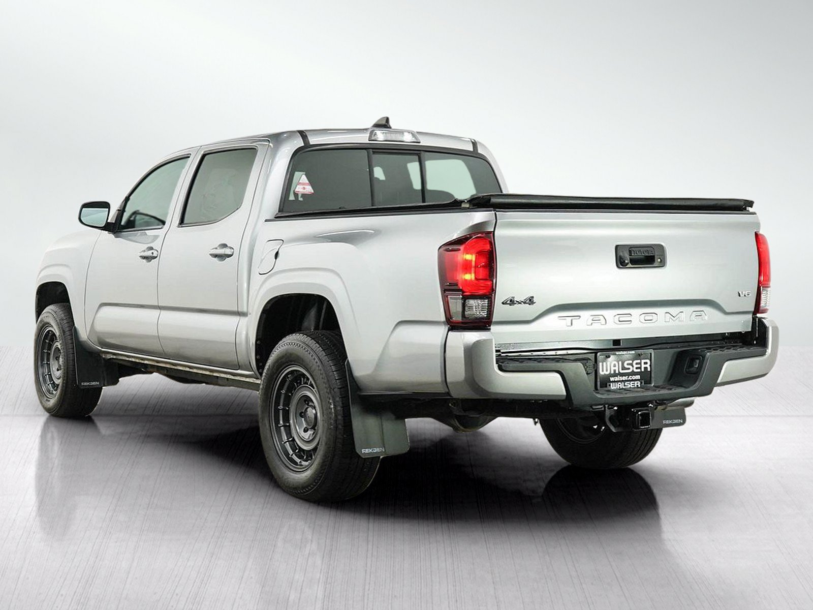 Used 2021 Toyota Tacoma SR AWD/4WD image 3