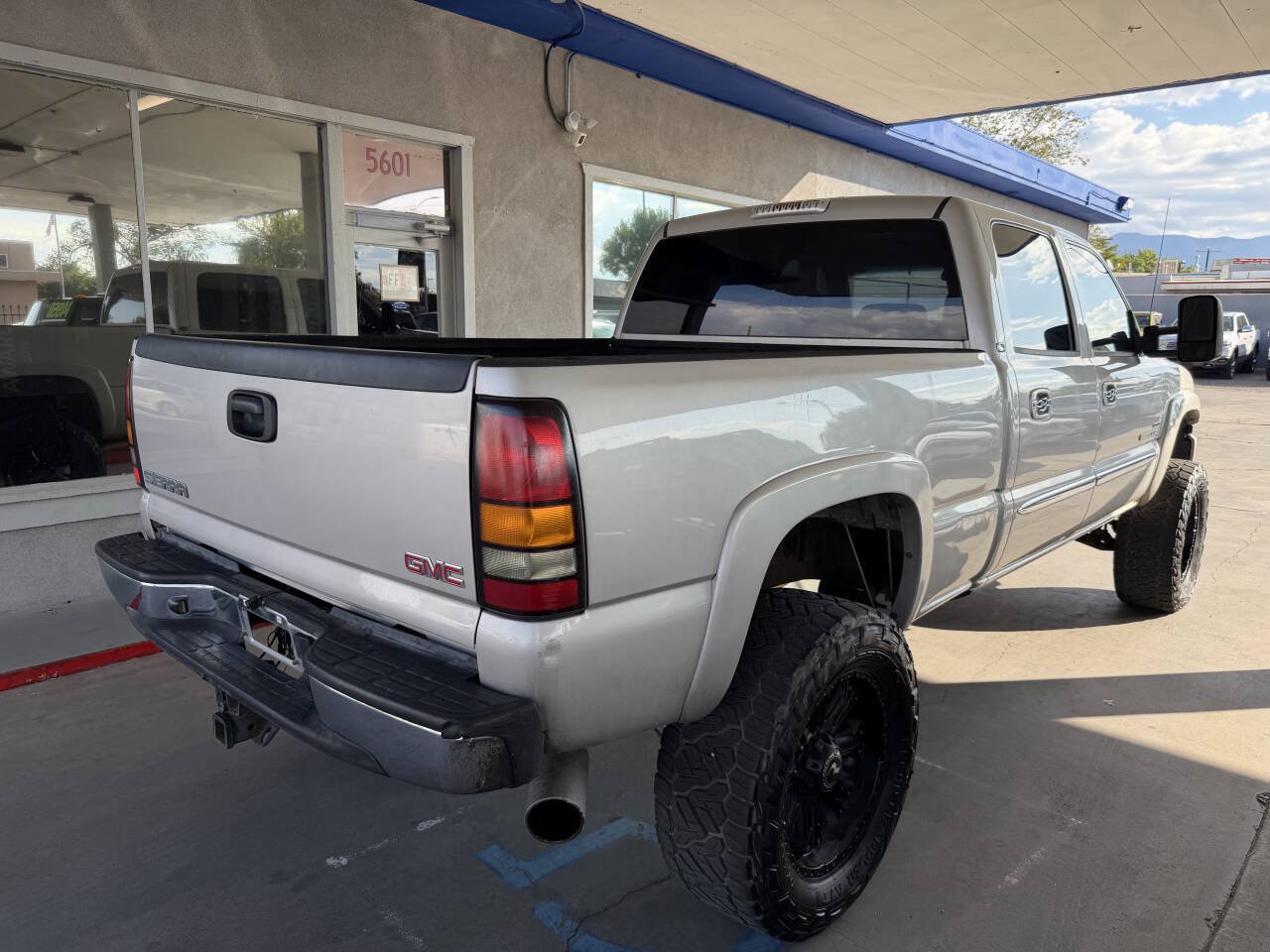 Used 2005 GMC Sierra 2500 SLT w/ Heavy-Duty Power Package AWD/4WD image 5