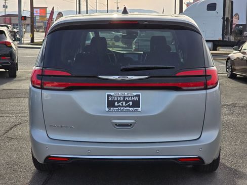 Used 2024 Chrysler Pacifica Touring-L image 4