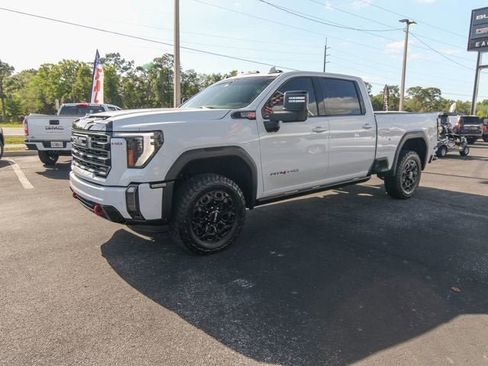 Used 2024 GMC Sierra 2500 AT4 w/ Technology Package AWD/4WD image 4