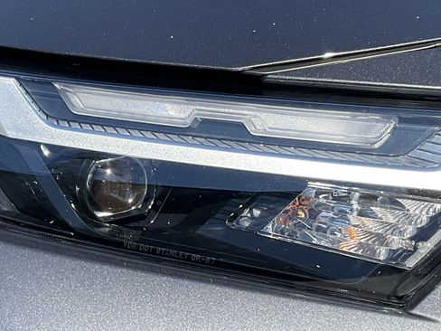 Used 2025 Toyota RAV4 XLE AWD/4WD image 9