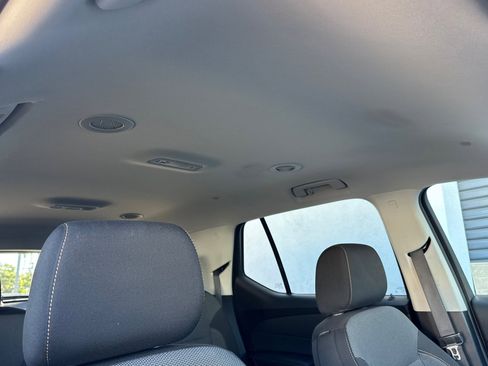 Used 2021 Chevrolet Traverse LT image 23