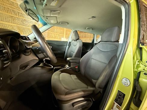 Used 2017 Kia Soul FWD image 21