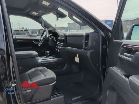 New 2025 GMC Sierra 1500 Elevation image 16