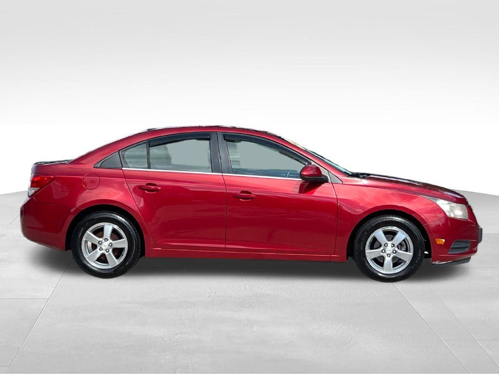 Used 2011 Chevrolet Cruze LT FWD image 4