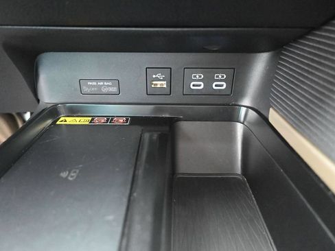 Used 2025 Toyota Camry SE FWD image 27