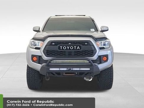 Used 2016 Toyota Tacoma TRD Off-Road w/ Towing Package image 2