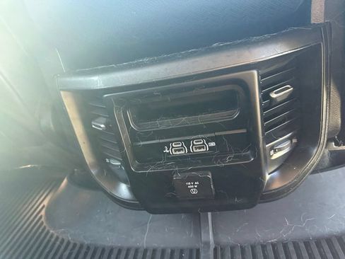 Used 2019 RAM 1500 Laramie AWD/4WD image 16