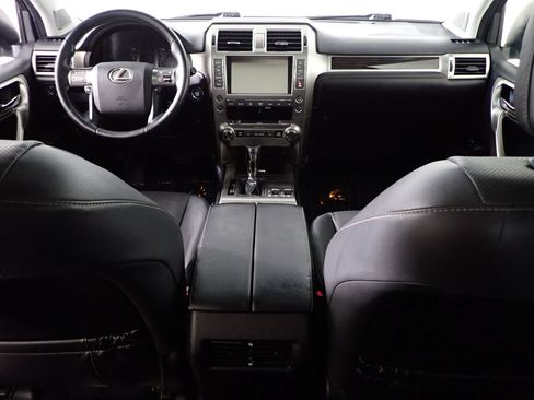 Used 2018 Lexus GX 460 w/ Preferred Accessory Package AWD/4WD image 34