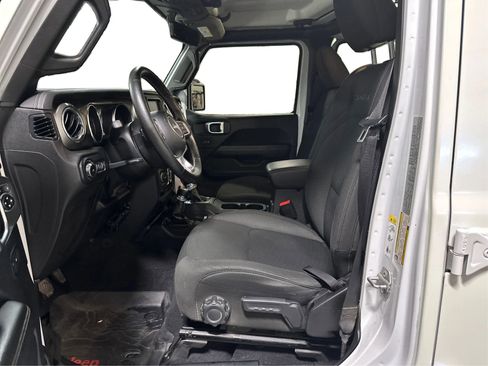 Used 2019 Jeep Wrangler Unlimited Sahara image 9