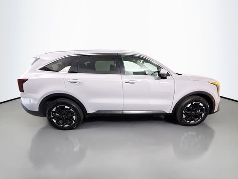 Used 2025 Kia Sorento S FWD image 11