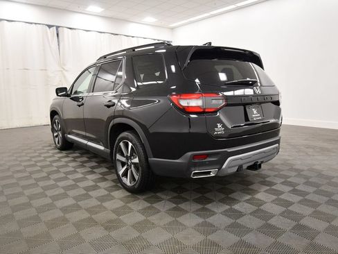Used 2025 Honda Pilot Elite image 4